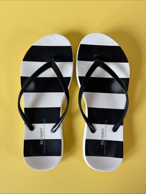 Old Navy Black & White Striped Flip Flops with Black Straps